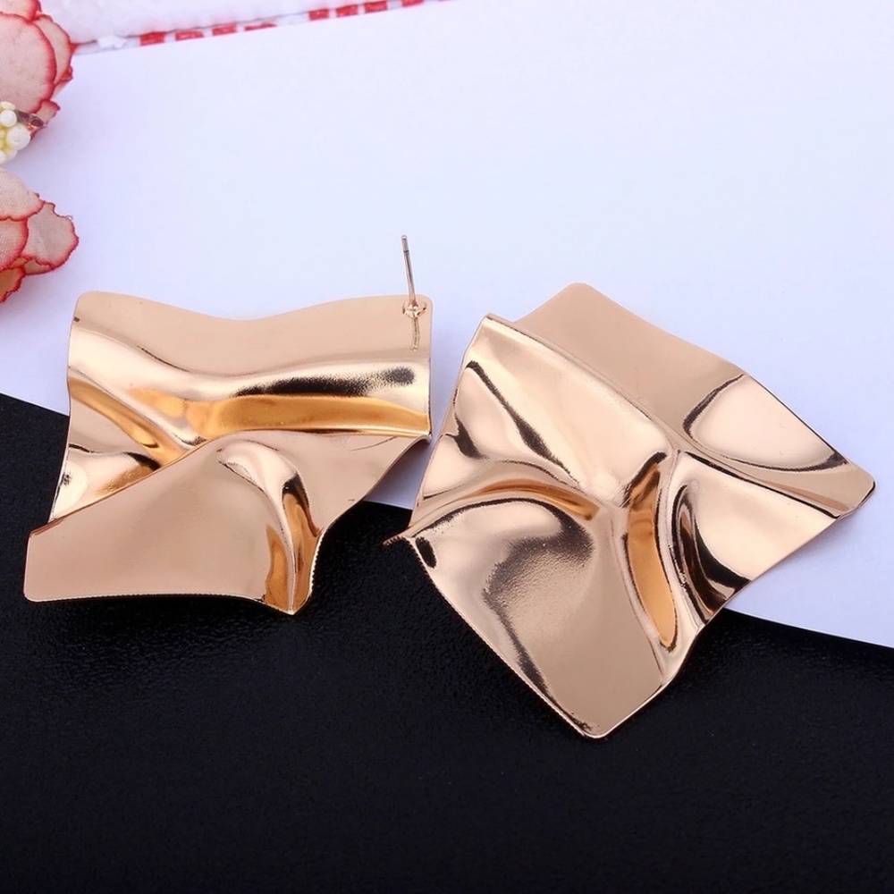 Trendy Bold Statement Earrings NWOT - Picture 3 of 4